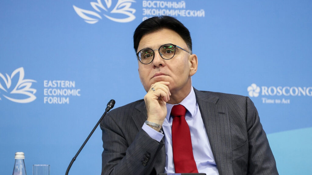 Александр Жаров